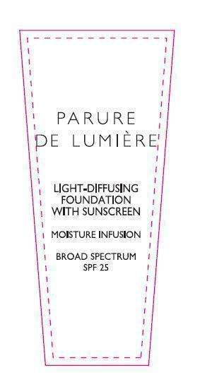 PARURE DE LUMIERE LIGHT-DIFFUSING FOUNDATION WITH SUNSCREEN MOISTURE INFUSION BROAD SPECTRUM SPF 25 04 BEIGE MOYEN
